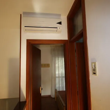 - 3 Bedrooms, 2 Bathrooms - Lägenhet *