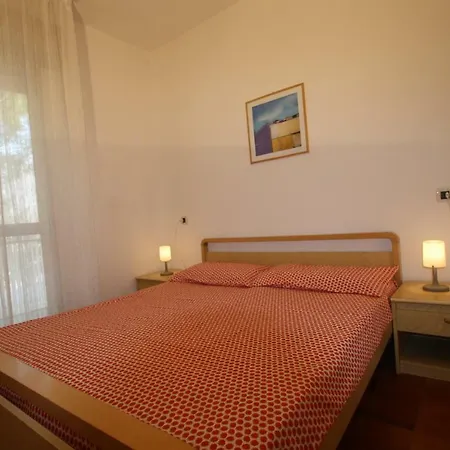 Apartman - 3 Bedrooms, 2 Bathrooms - *